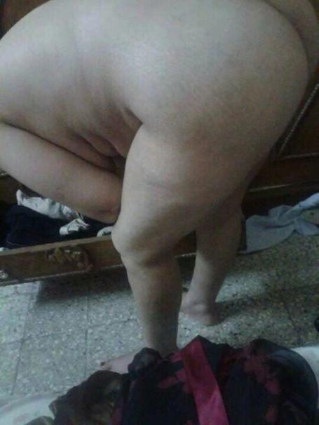 صور سكس شرموطة فلاحة مصرية مربربة عليها بزاز حلوين في غرفتها عارية محارم عربي