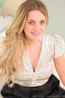 image hosted at ImgWallet.com