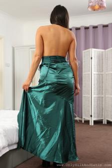 image hosted at ImgWallet.com