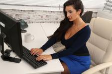 image hosted at ImgWallet.com