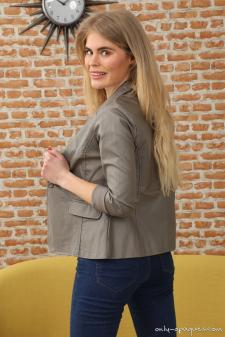 image hosted at ImgWallet.com