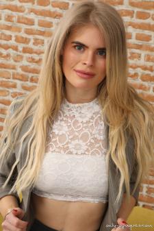 image hosted at ImgWallet.com