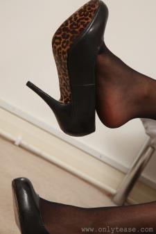 image hosted at ImgWallet.com